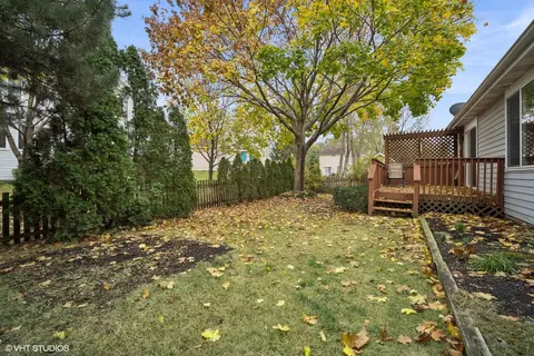357 S Clearview Cir, Round Lake, IL 60073 photo 19