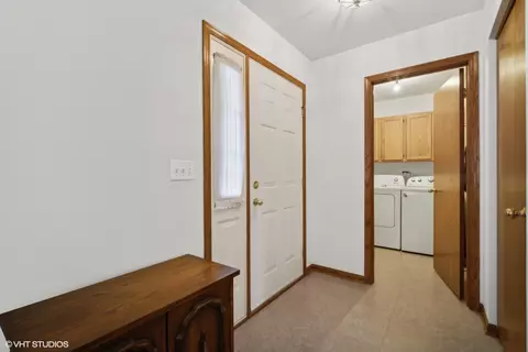 357 S Clearview Cir, Round Lake, IL 60073 photo 6