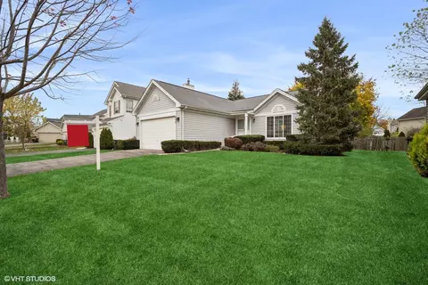 357 S Clearview Cir, Round Lake, IL 60073 photo 3