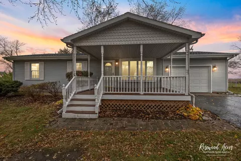 8832 N 12000e Rd, Grant Park, IL 60940
