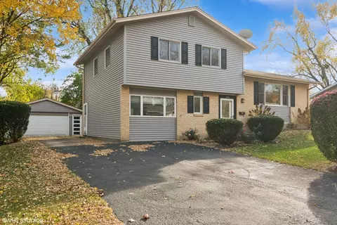 1059 E Flake Dr, Palatine, IL 60074