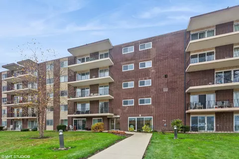 5300 Walnut Ave #6E, Downers Grove, IL 60515