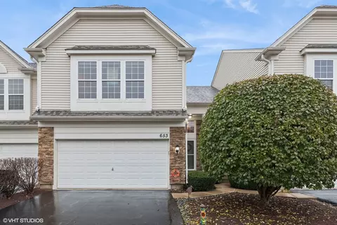 653 Pointe Dr, Crystal Lake, IL 60014