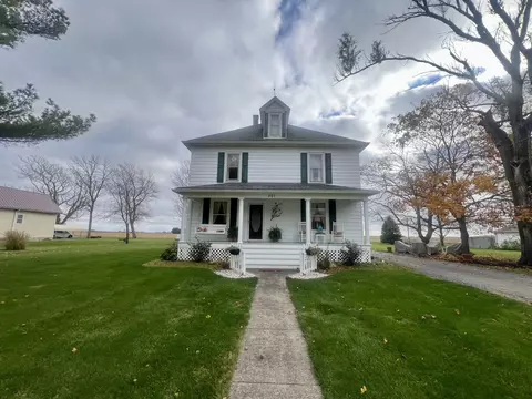 307 5th St, Ivesdale, IL 61851