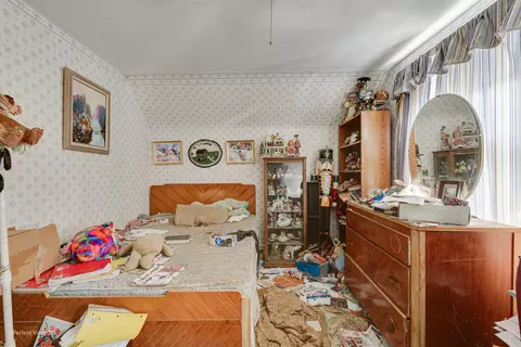 Bedroom - 300 Blackhawk Dr, Riverside, IL 60546 photo 2 of 3
