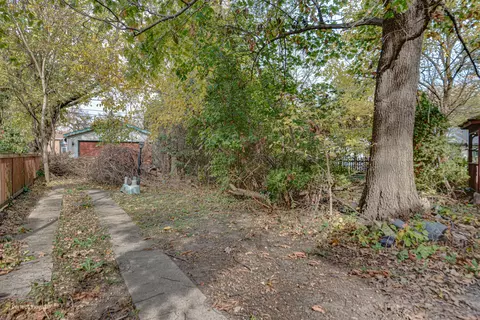 Exterior - 300 Blackhawk Dr, Riverside, IL 60546 photo 2 of 2