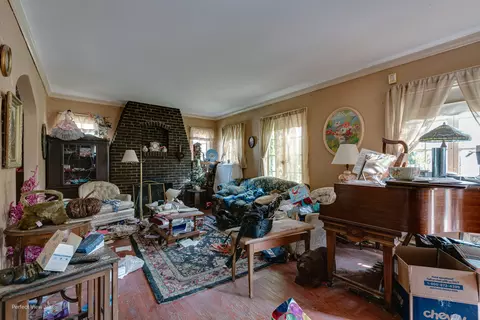 Living - 300 Blackhawk Dr, Riverside, IL 60546 photo 1 of 1