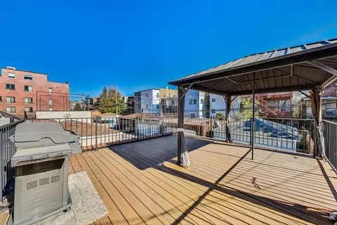 Exterior - 837 S Bishop St, Chicago, IL 60607 photo 5 of 7