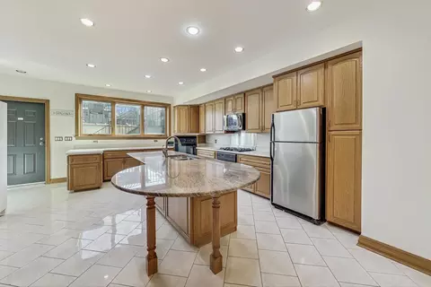 Kitchen - 837 S Bishop St, Chicago, IL 60607 photo 1 of 4