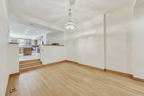 Living - 837 S Bishop St, Chicago, IL 60607 photo 5 of 6