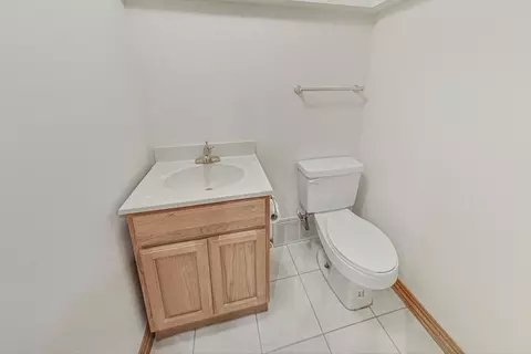 Bath - 837 S Bishop St, Chicago, IL 60607 photo 4 of 4
