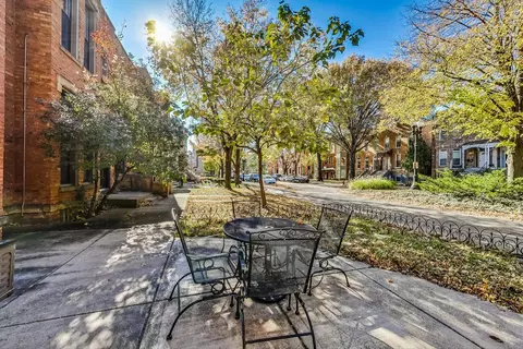 Exterior - 837 S Bishop St, Chicago, IL 60607 photo 2 of 7