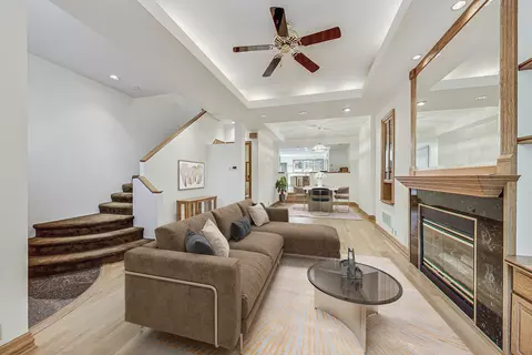 Living - 837 S Bishop St, Chicago, IL 60607 photo 1 of 6