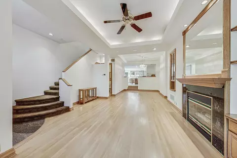 Living - 837 S Bishop St, Chicago, IL 60607 photo 2 of 6