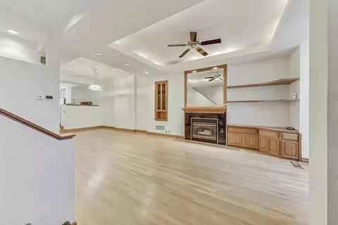 Living - 837 S Bishop St, Chicago, IL 60607 photo 3 of 6