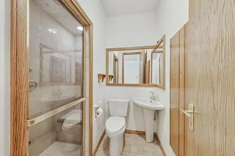 Bath - 837 S Bishop St, Chicago, IL 60607 photo 1 of 4