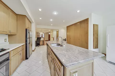 Kitchen - 837 S Bishop St, Chicago, IL 60607 photo 4 of 4