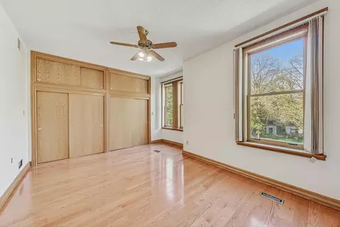 Bedroom - 837 S Bishop St, Chicago, IL 60607 photo 6 of 8