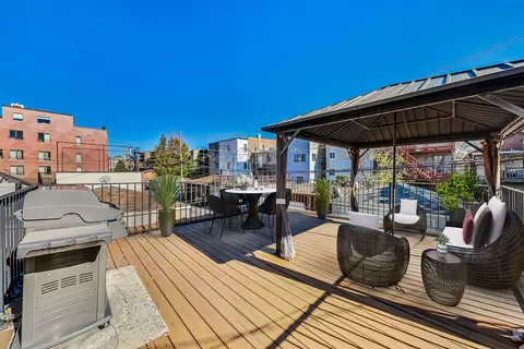 Exterior - 837 S Bishop St, Chicago, IL 60607 photo 4 of 7