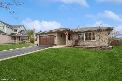 2209 Primrose Dr, Plainfield, IL 60586 photo 2