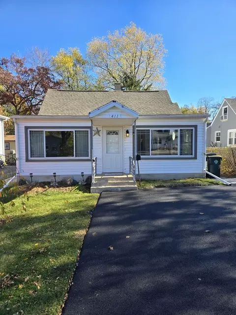 411 Bellevue Dr, Round Lake Park, IL 60073