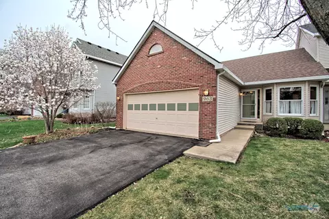 963 First St, Batavia, IL 60510