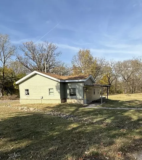 5252 Glen Dr, Roscoe, IL 61073
