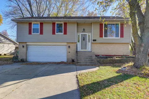 801 Waverly Ave, Streamwood, IL 60107
