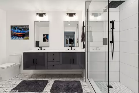 Bath - 60 E Monroe St #2903, Chicago, IL 60603 photo 1 of 2