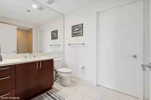 Bath - 60 E Monroe St #2903, Chicago, IL 60603 photo 2 of 2