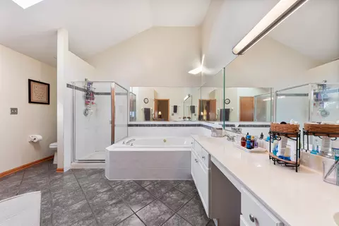 Bath - 1901 Pebble Beach Dr, Plainfield, IL 60586 photo 1 of 2