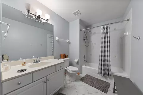 Bath - 1901 Pebble Beach Dr, Plainfield, IL 60586 photo 2 of 2