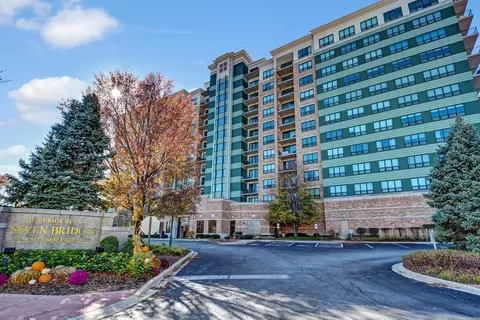 6420 Double Eagle Dr #401, Woodridge, IL 60517