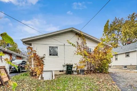 Exterior - 926 E Lake St, Aurora, IL 60506 photo 4 of 8