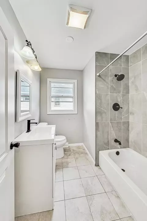 Bath - 926 E Lake St, Aurora, IL 60506 photo 1 of 1