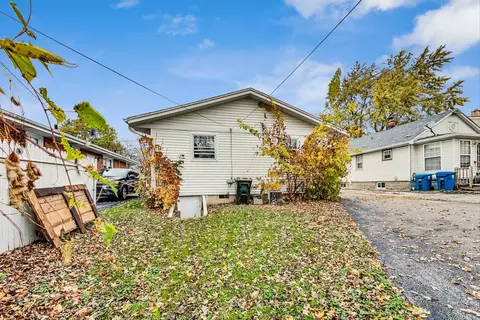Exterior - 926 E Lake St, Aurora, IL 60506 photo 6 of 8