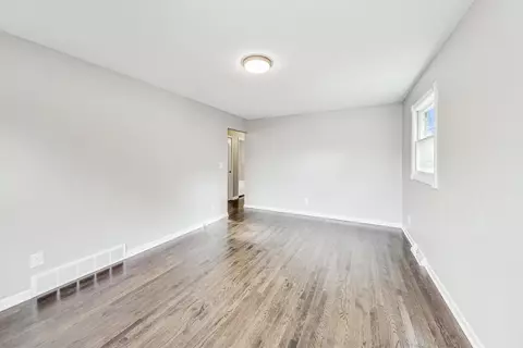 Living - 926 E Lake St, Aurora, IL 60506 photo 4 of 4