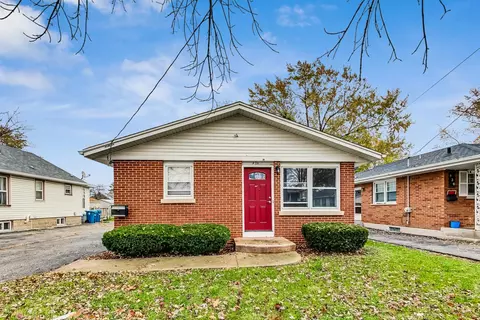 926 E Lake St, Aurora, IL 60506