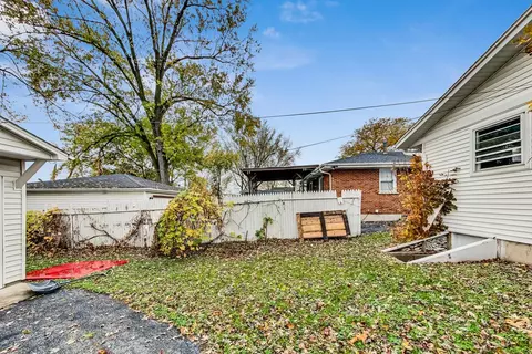 Exterior - 926 E Lake St, Aurora, IL 60506 photo 5 of 8