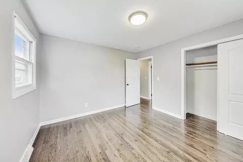 Bedroom - 926 E Lake St, Aurora, IL 60506 photo 4 of 10