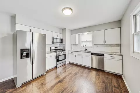 Kitchen - 926 E Lake St, Aurora, IL 60506 photo 1 of 2
