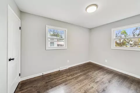 Bedroom - 926 E Lake St, Aurora, IL 60506 photo 5 of 10