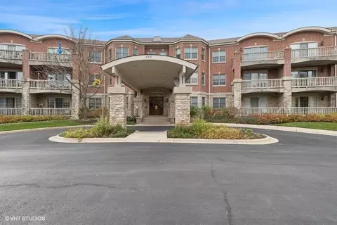 950 Augusta Way #304, Highland Park, IL 60035