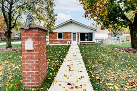 5401 Janet Ct, Oak Forest, IL 60452