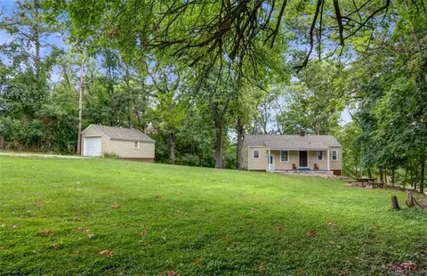 4002 E Cantrell St, Decatur, IL 62521