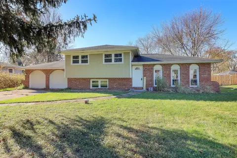 4 N250 Locust Ave, West Chicago, IL 60185