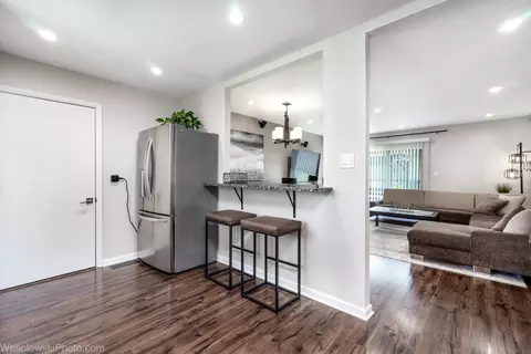 495 Westview St, Hoffman Estates, IL 60169 photo 11