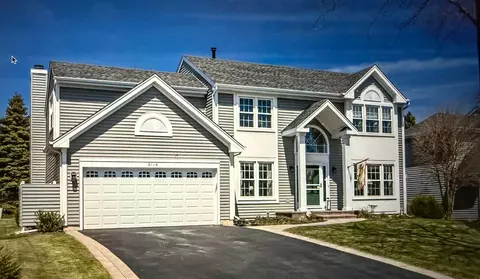 6114 Honeysuckle Ln, Gurnee, IL 60031