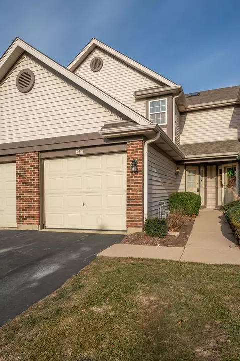 1840 Grove Ave, Schaumburg, IL 60193