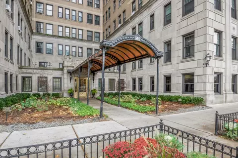 3520 N Lake Shore Dr #6K, Chicago, IL 60657